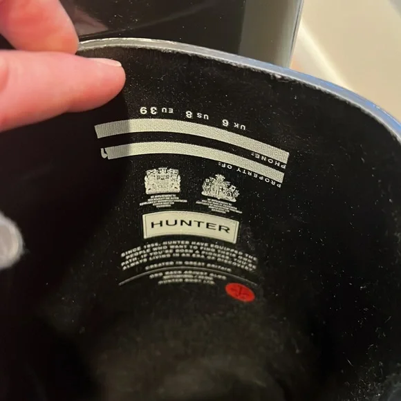 Hunter tall glossy rain boots. Size US 8. Euro 39.  Black. Worn only a few times - Picture 5 of 6